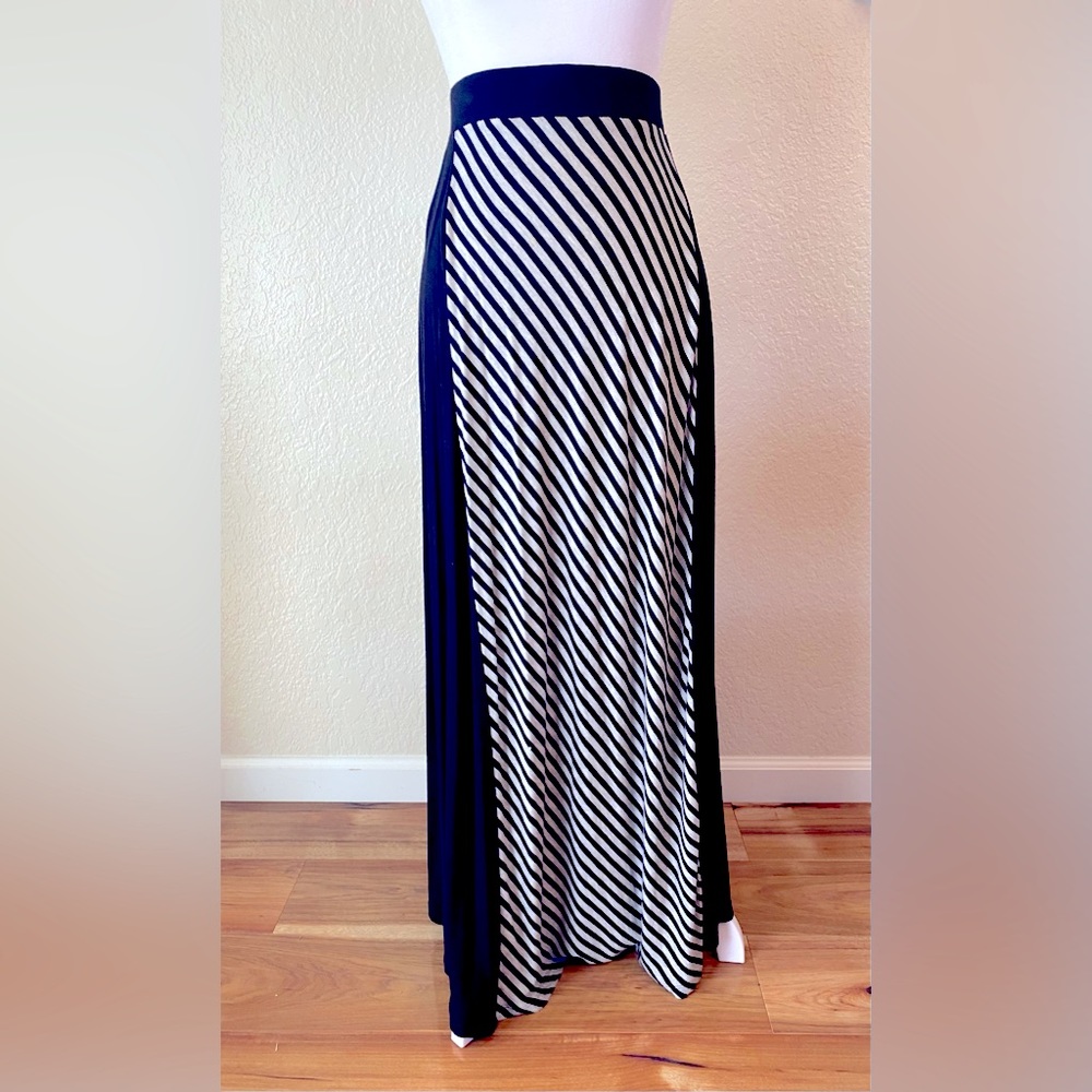 WOMEN’S Long Skirt